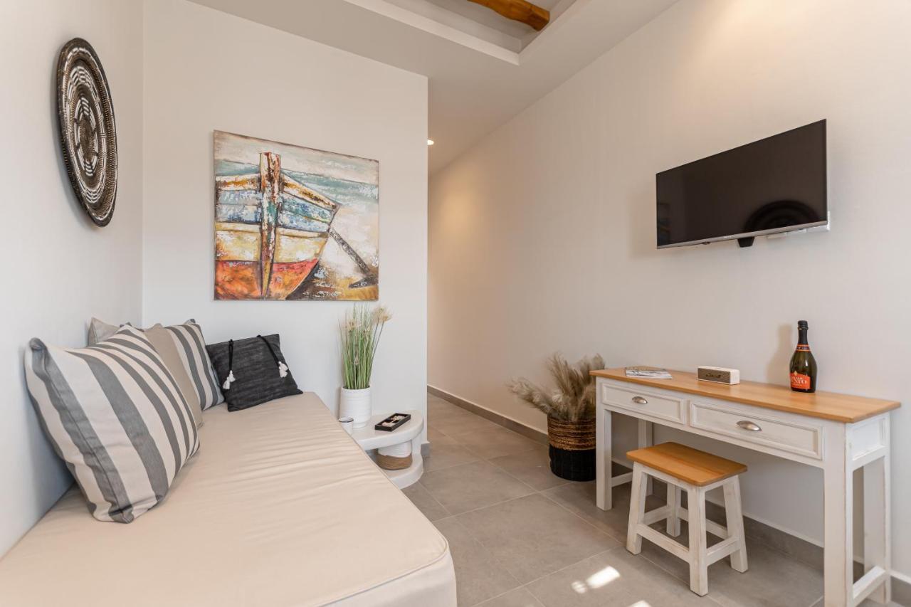 Porto Dema Luxury Suites Schoinoussa Exterior foto