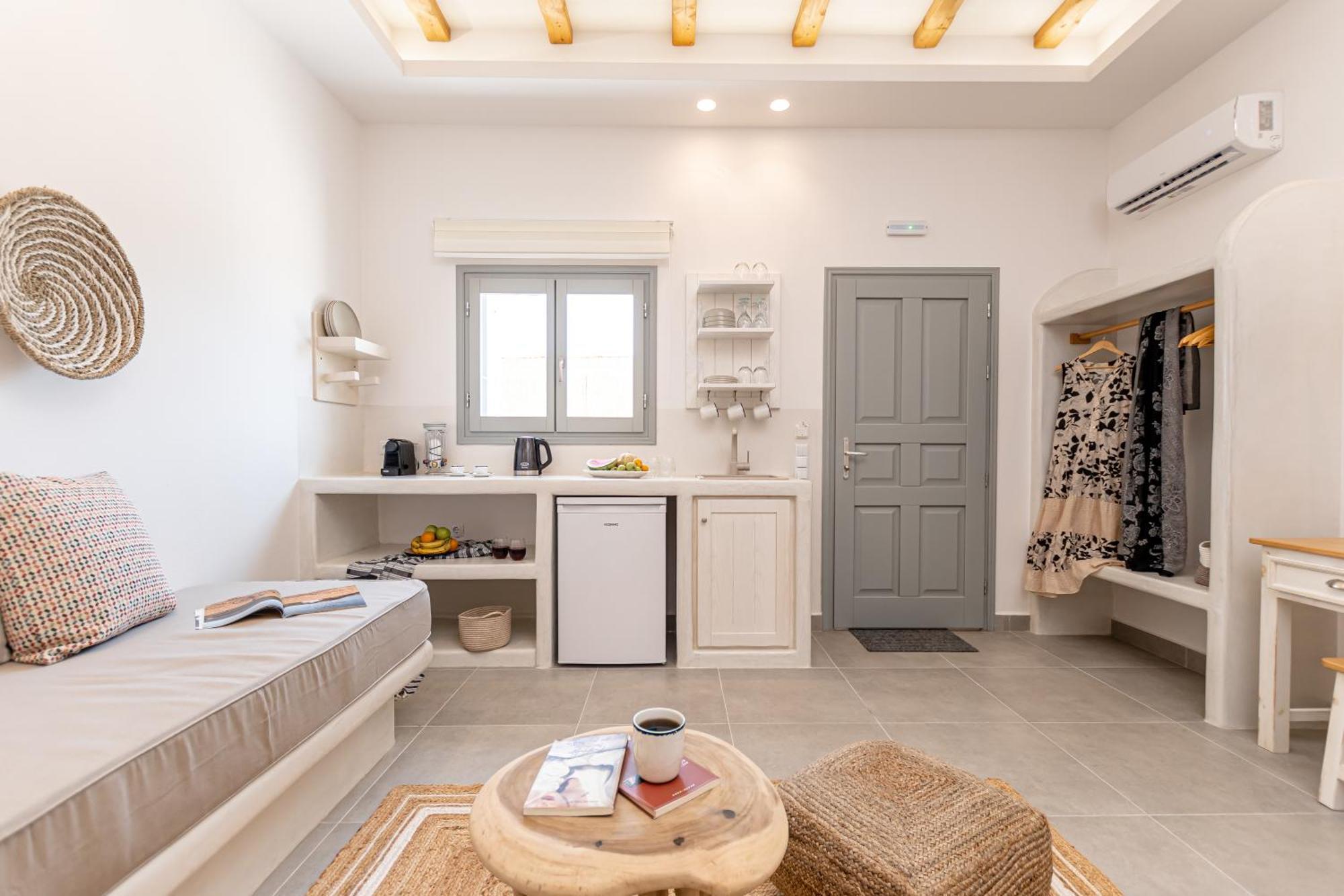 Porto Dema Luxury Suites Schoinoussa Exterior foto